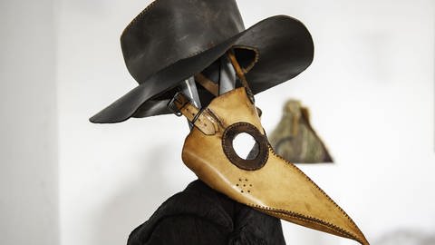 Das Bild zeigt eine mittelalterliche Pestmaske. (Foto: IMAGO, Panthermedia)