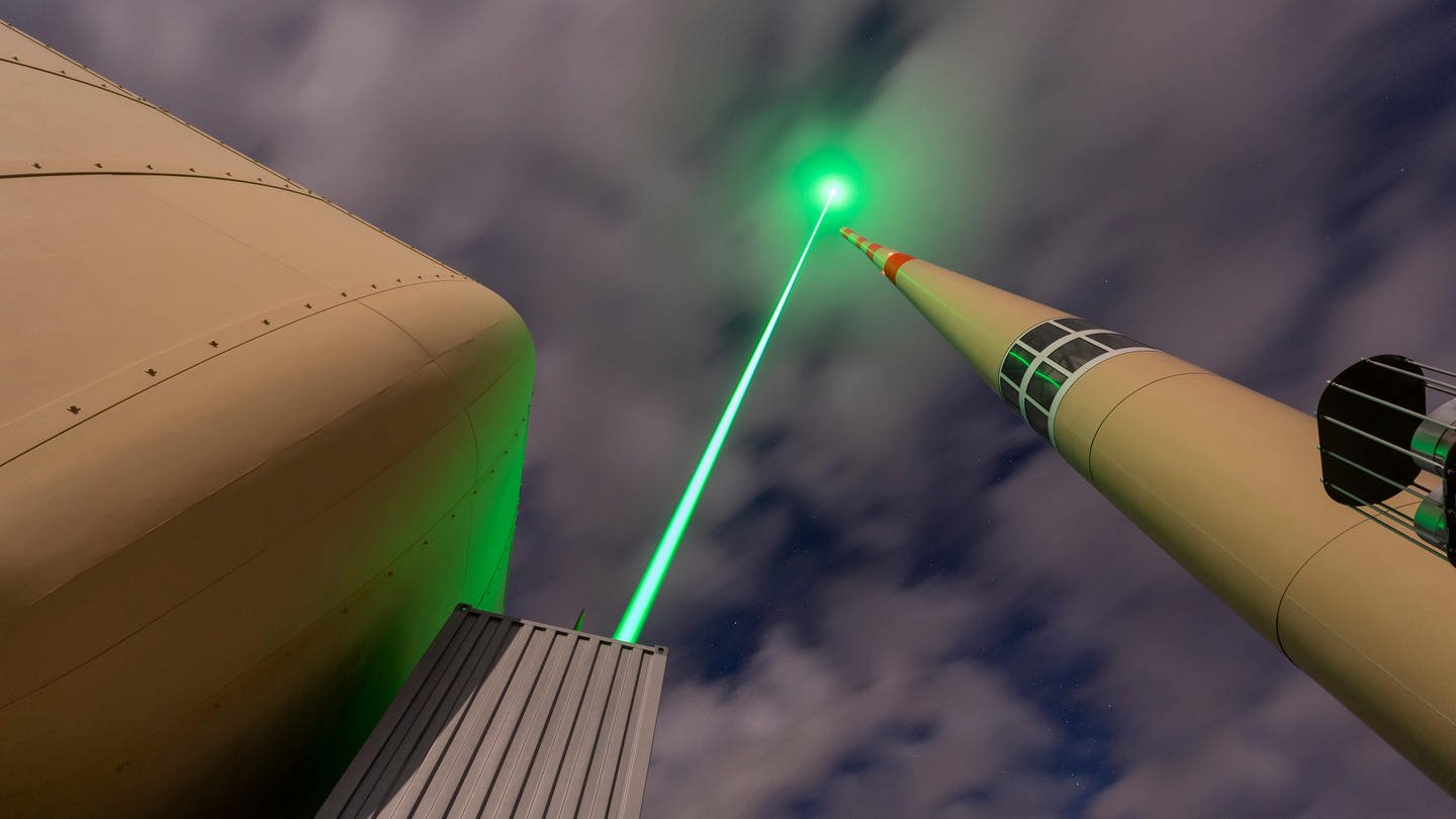 Forschenden ist es erstmals gelungen, Blitze mittels eines Laserstrahls umzuleiten. (Foto: Scientify – UNIGE)