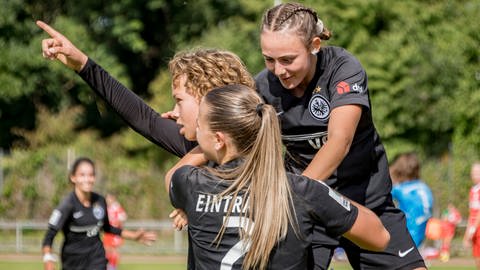 Eintracht Frankfurt U17 bei der Juniorinnen Bundesliga: Frühes, spezialisiertes Training ist die beste Methode für Siege bei Junioren-Meisterschaften - aber nicht für die Weltspitze