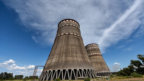 Kühltürme des Atomkraftwerks in Saporischja (Foto: IMAGO, IMAGO / NurPhoto)