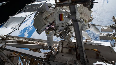 Matthias Maurer bei einem Außeneinsatz auf der ISS (Foto: IMAGO, IMAGO / ZUMA Wire)