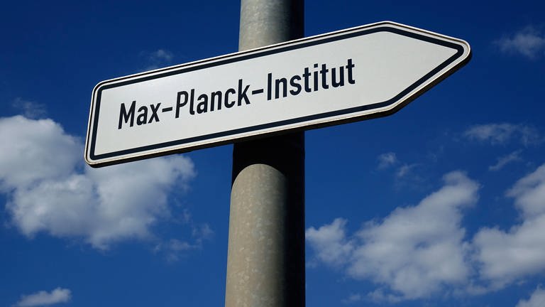 Schild des Max-Planck Instituts in Magdeburg