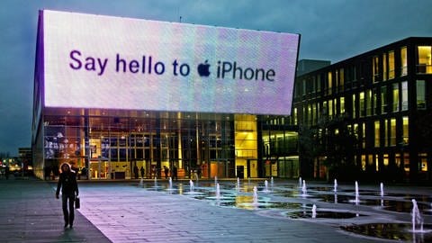 iphone-Einführung in der T-Mobile-Zentrale in Bonn  (Foto: IMAGO, /JOKER)
