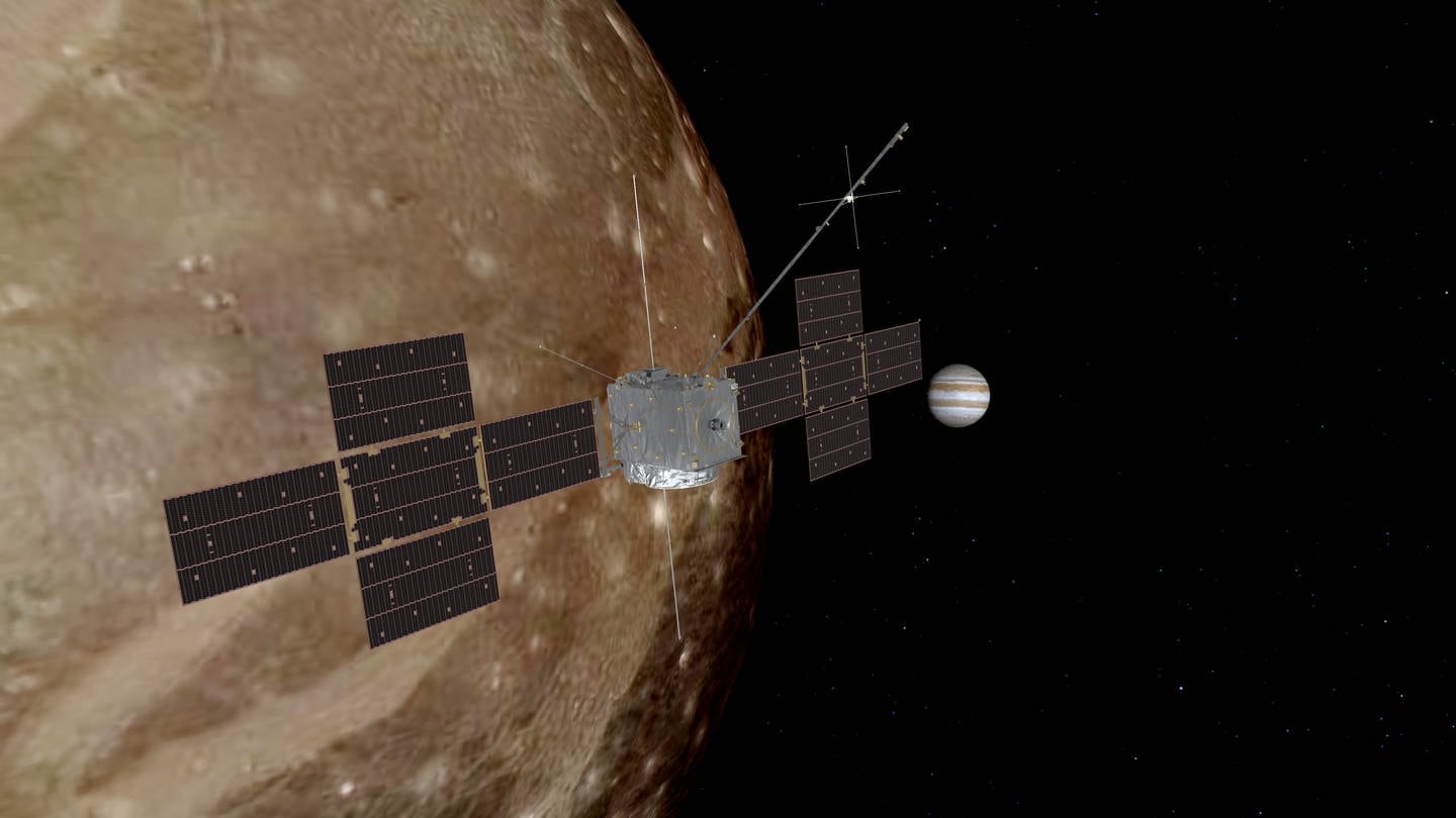 Ein Bild aus einer Animation, in der sich die Sonde dem Jupitermond Ganymed annähert. (Foto: ESA, ATG Medialab)