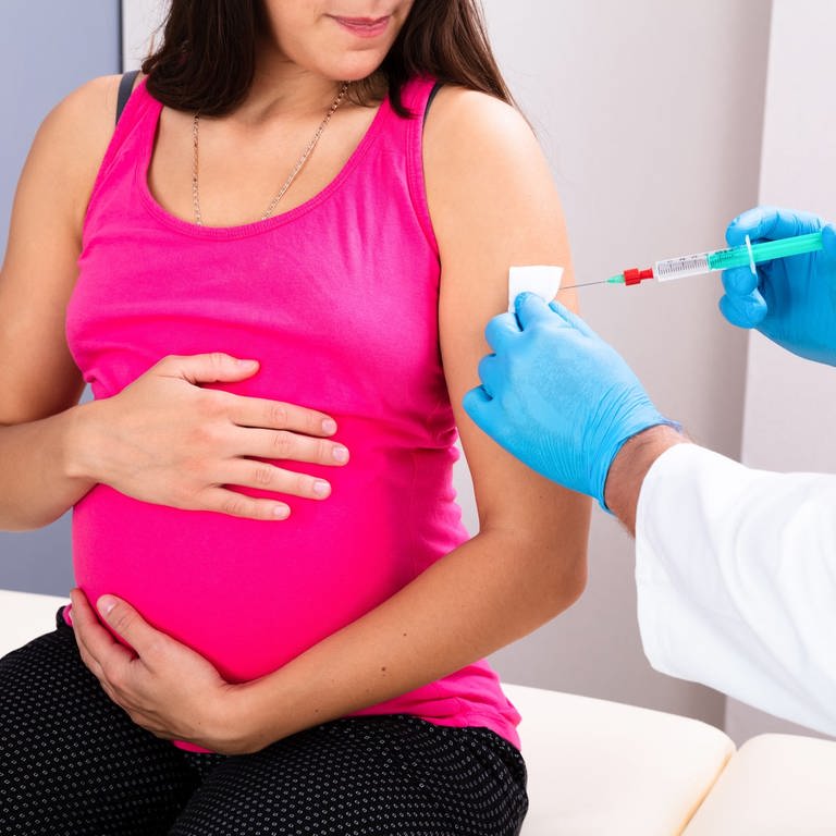Wie sinnvoll ist eine eine Impfung gegen das RS-Virus für Schwangere? (Foto: IMAGO, Emotionale Bildung stärken: Warum Schulen umdenken müssen)