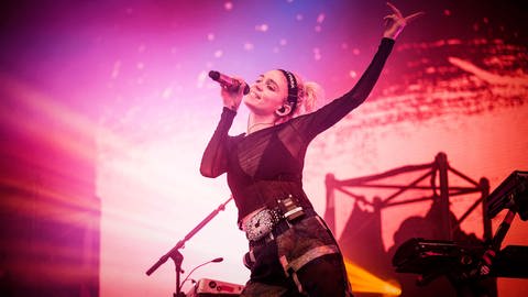 Sängerin Grimes stellt ihre Stimme für KI-Songs zur Verfügung. (Foto: picture-alliance / Reportdienste, / Photoshot)