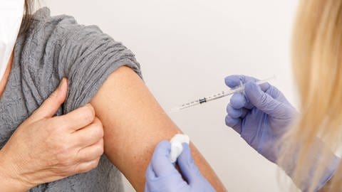 Auch in Europa wurde jetzt für Ältere der erste Impfstoff gegen das RS-Virus zugelassen. (Foto: IMAGO, IMAGO/Shotshop)