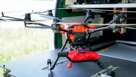 Auch Drohnen können bei der Rettung oder Versorgung von Hilfesuchenden zum Einsatz kommen. 