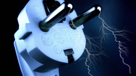 Blitzeinschläge können Elektrogeräten gefährlich werden. (Foto: IMAGO, imago/blickwinkel)