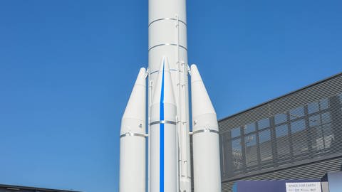 Die europäische Rakete Ariane 6 soll die Nachfolgerin der Ariane 5 werden. Bis sie wirklich einsatzfähig ist, sind allerdings noch einige Testläufe nötig. (Foto: IMAGO, imago/Joko)