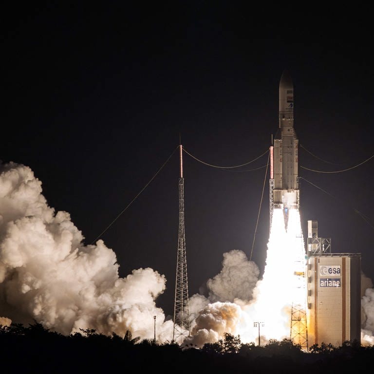 Die letzte europäische Ariane-5-Trägerrakete ist in den Weltraum abgehoben. (Foto: picture-alliance / Reportdienste, picture alliance/dpa/AFP | Jody Amiet)