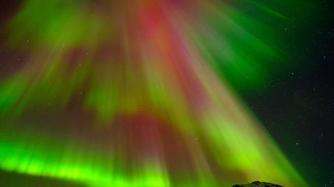 Polarlichter sind ein Himmelsspektakel, das vor allem in nörlichen Regionen zu beobachten ist.  (Foto: IMAGO, IMAGO/imagebroker)