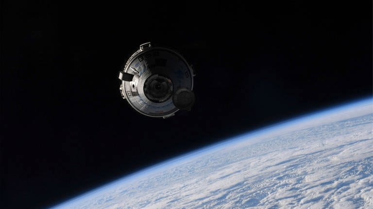 Der Starliner nähert sich der ISS, um dort zum ersten Mal anzudocken.
