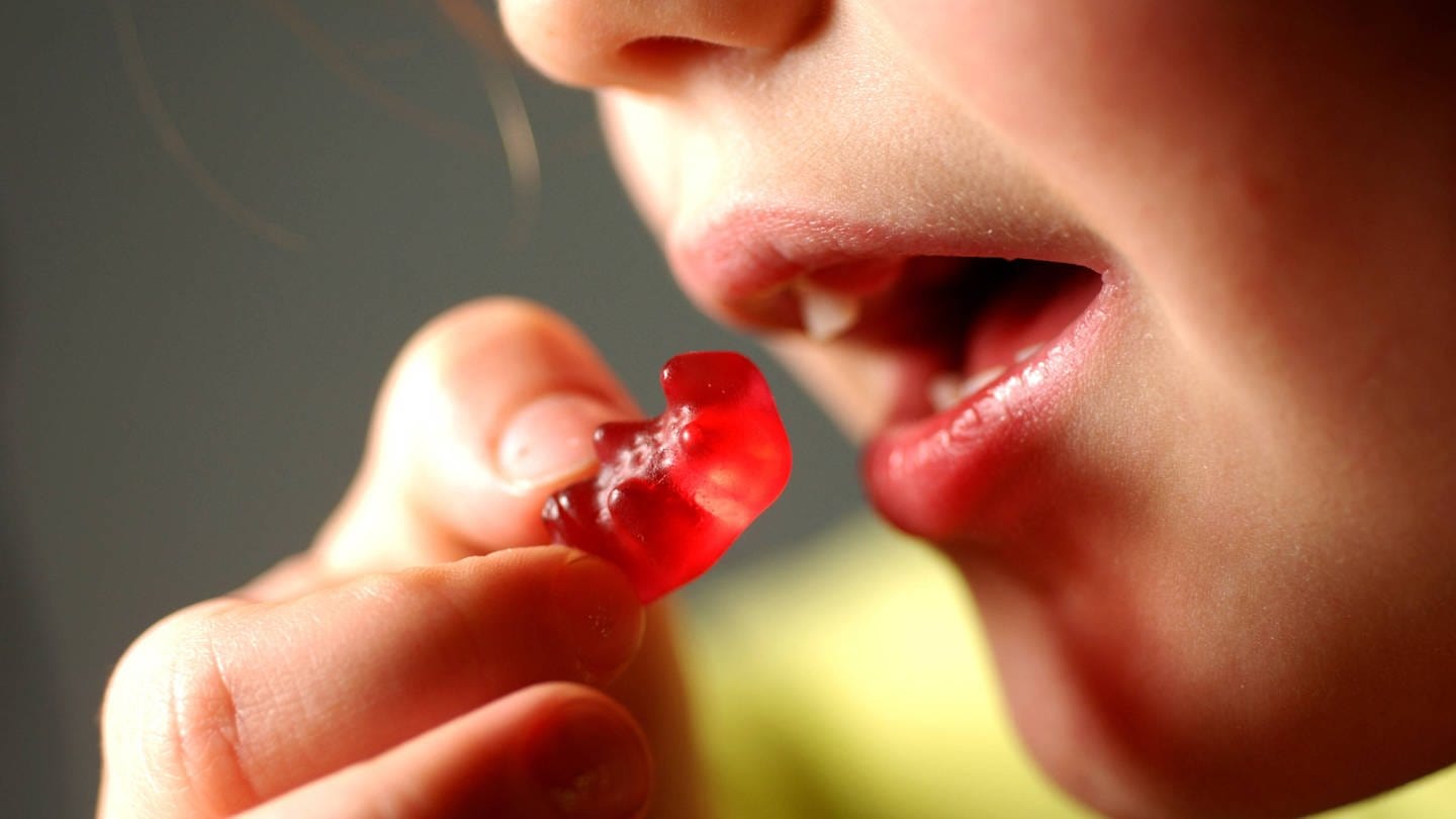 Experten warnen vor einer sorglosen Gabe von Melatonin-Gummibärchen für Kinder. (Foto: IMAGO, imago/Petra Schneider)