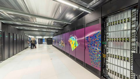 Die neuen Supercomputer katapultieren das Rechenzentrum der Uni Stuttgart in eine andere Liga. Die beiden Exascale-Computer sollen ab 2025 in Betrieb gehen. Raum im Rechenzentrum. 