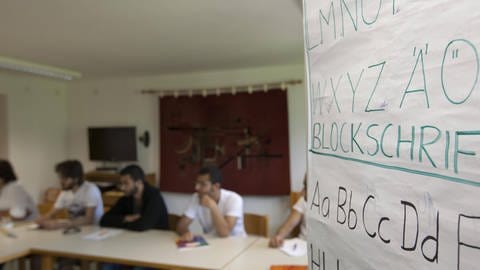 Das Erlernen einer zweiten Sprache verändert das Gehirn. Das konnte jetzt bei erwachsenen Syrern, die einen intensiven Deutschkurs besuchten, nachgewiesen werden.
