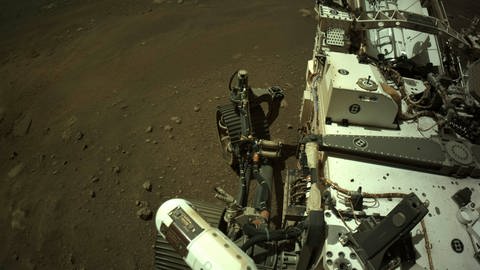 Zu sehen ist der Rover Perseverance auf dem Mars, tags: Ingenuity, Mars, Helikopter