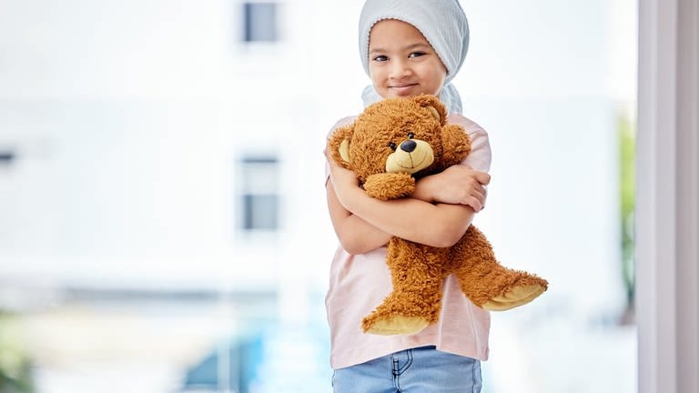 CAR-T-Zellen können Krebszellen im Körper erkennen und angreifen. Gerade bei Kindern mit Leukämie erweist sich die neuartige Therapie als vielversprechend. (Foto: IMAGO, IMAGO / Pond5 Images)