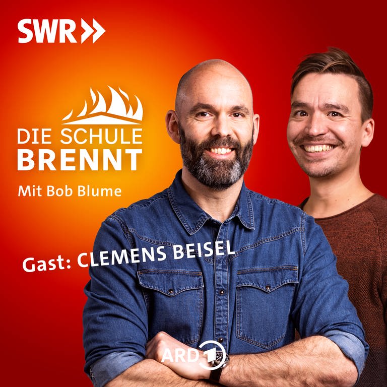 Clemens Beisel und Bob Blume auf dem Podcast-Cover von "Die Schule brennt – Mit Bob Blume (Foto: SWR, Clemens Beisel / Niko Neithardt / SWR)