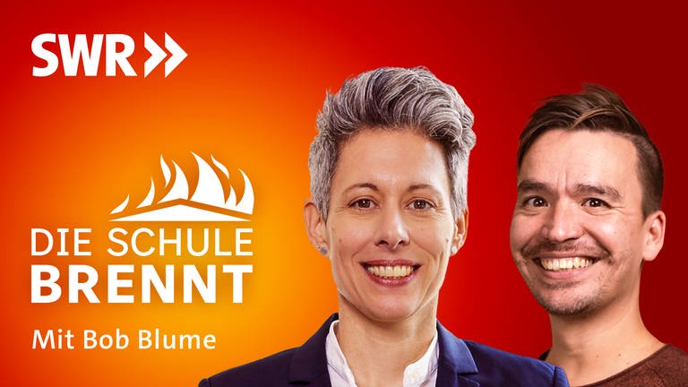 Julia Borggräfe und Bob Blume auf dem Podcast-Cover von "Die Schule brennt – Mit Bob Blume"