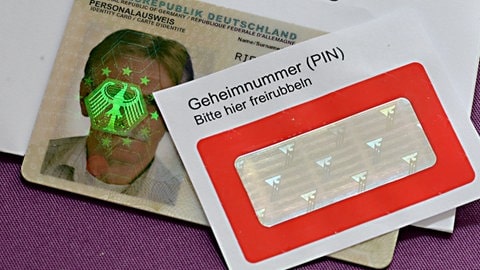 Aktuell können sich Interessierte nur dann in das Organspende-Register eintragen, wenn sie einen Personalausweis mit Onlinefunktion und Pin besitzen. (Foto: IMAGO, IMAGO / Funke Foto Services)