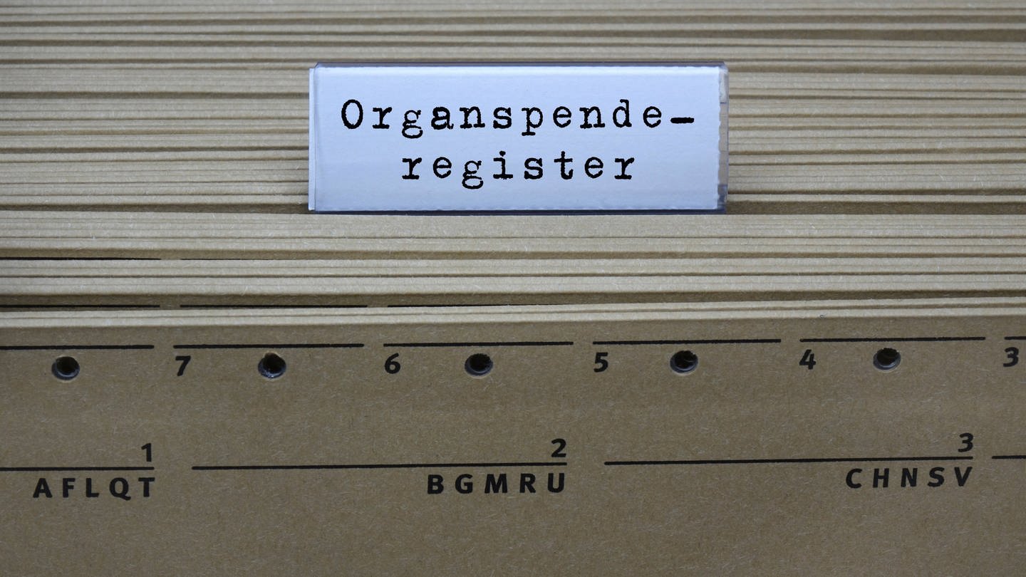 Ab Montag, dem 18. März 2024, können in Deutschland alle ihre Haltung zur Organspende in einer bundesweiten Organspende-Register eintragen. (Foto: IMAGO, IMAGO / Steinach)