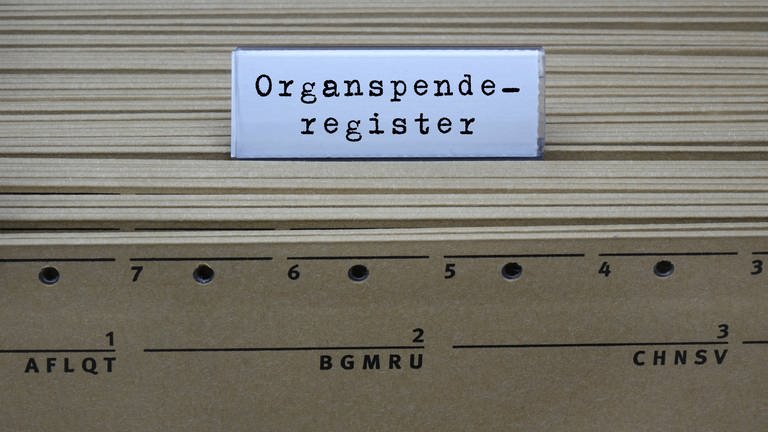 Ab Montag, dem 18. März 2024, können in Deutschland alle ihre Haltung zur Organspende in einer bundesweiten Organspende-Register eintragen.