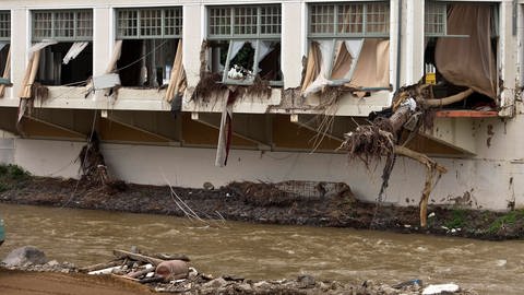 Schäden an Häusern nach einer Überschwemmung, tags: Fluss, KI-Modell, Vorhersage, Hochwasser