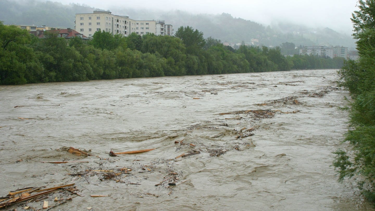 Fluss während Hochwasser, tags: KI-Modell, künstliche Intelligenz, Vorhersage (Foto: IMAGO, Panthermedia)