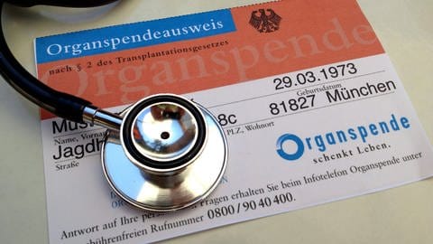 Organspendeausweis (Foto: IMAGO, imago images/Sven Simon)