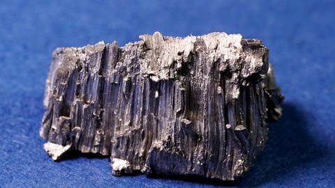 Gadolinium ist ein Schwermetall. In reiner Form ist es ähnlich giftig wie Blei und Quecksilber. Diamtstaub besteht aus Kohlenstoff und ist als Kontrastmittel vermutlich weniger gesundheitsschädlich.