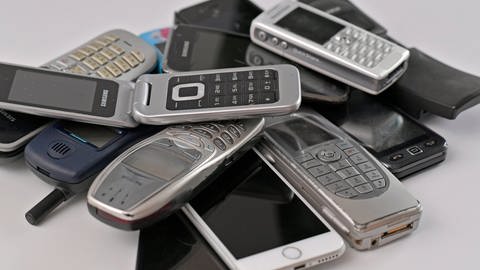 Alte Handys (Foto: IMAGO, Imagao)