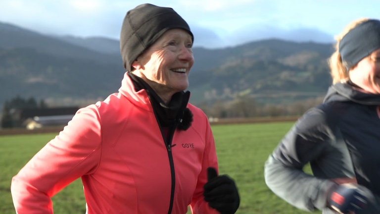 Seniorin beim joggen (Foto: SWR)
