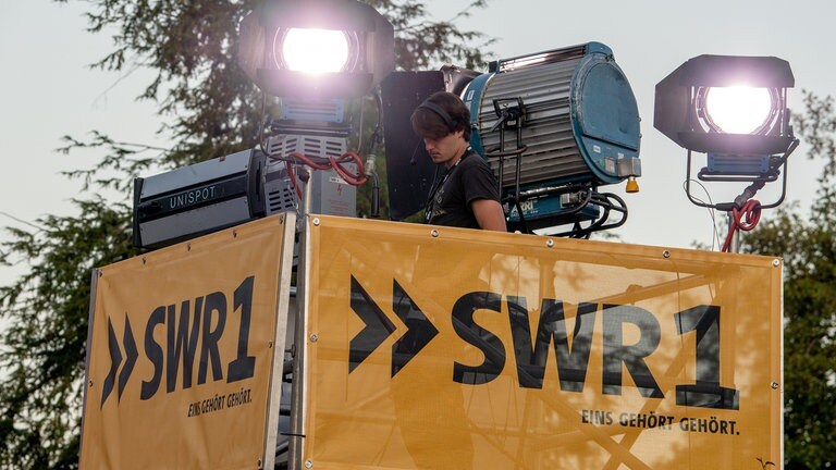 Das Publikum am zweiten Tag des SWR Sommerfestivals (Foto: SWR, Torsten Silz) Das Publikum am zweiten Tag des SWR Sommerfestivals