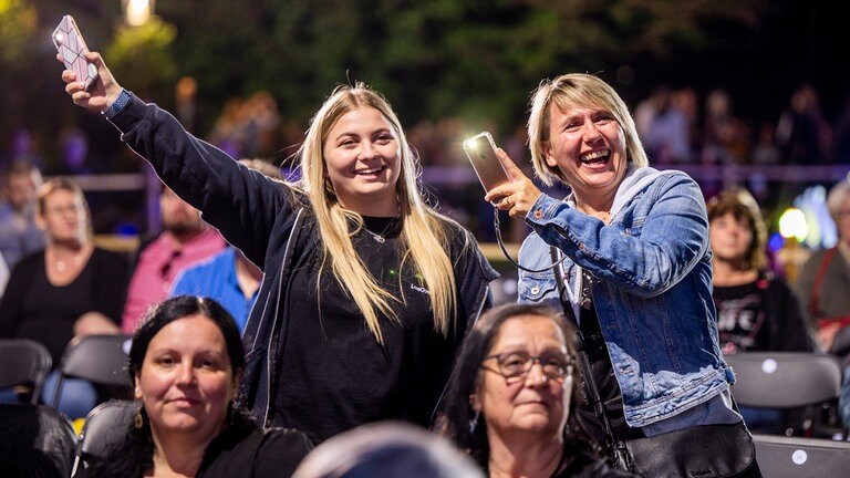 Das Publikum am zweiten Tag des SWR Sommerfestivals (Foto: SWR, Torsten Silz)