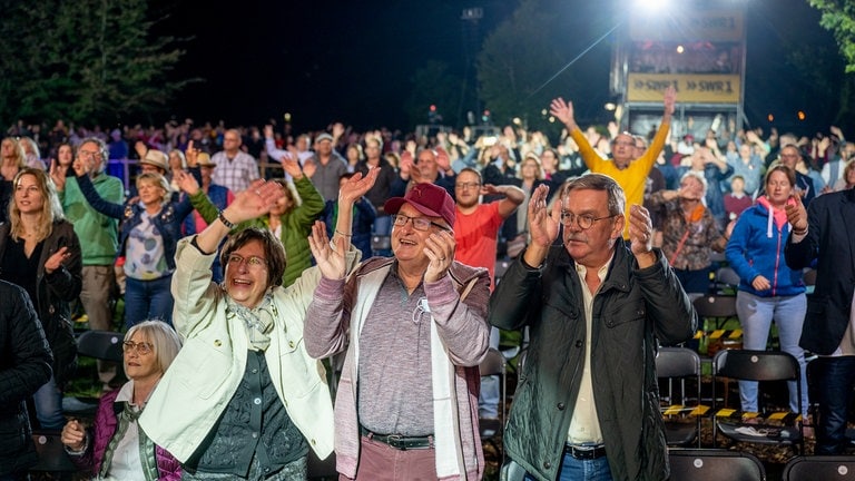 Das Publikum am zweiten Tag des SWR Sommerfestivals (Foto: SWR, Torsten Silz) Das Publikum am zweiten Tag des SWR Sommerfestivals