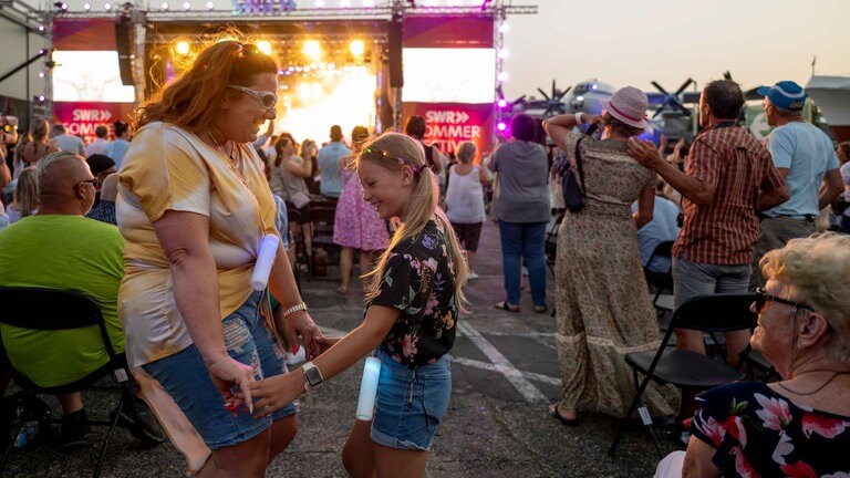 SWR4 Schlagerfest beim SWR Sommerfestival (Foto: SWR, Torsten Silz) SWR4 Schlagerfest beim SWR Sommerfestival