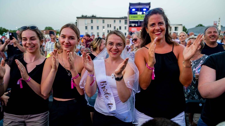 SWr4 Schlagerfest beim SWR Sommerfestival (Foto: SWR, Torsten Silz) SWr4 Schlagerfest beim SWR Sommerfestival