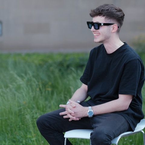 Toby Romeo im Interview mit Festivalreporterin Cora auf der SWR Sommerfestival in Stuttgart. (Foto: SWR, Markus Palmer)