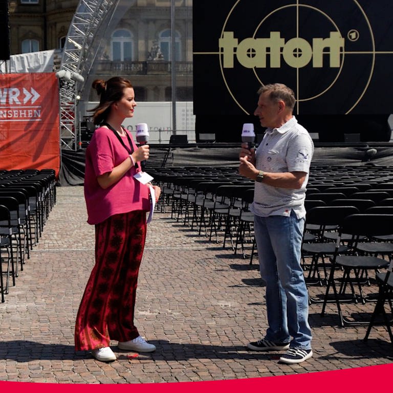 Festivalreporterin Cora Klausnitzer mit Tatort-Kommissar Richy Müller auf dem SWR Sommerfestival in Stuttgart.  (Foto: SWR, Markus Palmer)