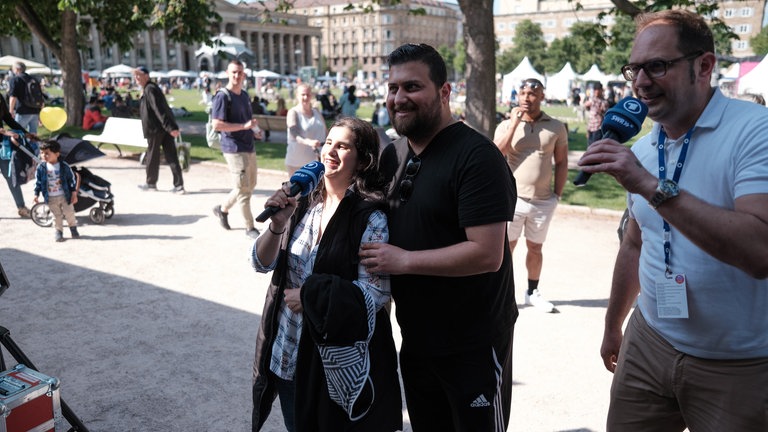 Besucherinnen und Besucher probieren sich an den Ständen auf der Festivalmeile aus (Foto: SWR, Markus Palmer) Besucherinnen und Besucher probieren sich an den Ständen auf der Festivalmeile aus