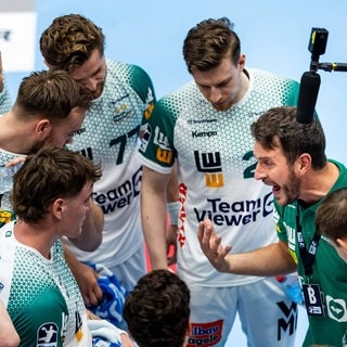 Frisch auf Göppingen bei einer Besprechung mit Trainer Ben Matschke