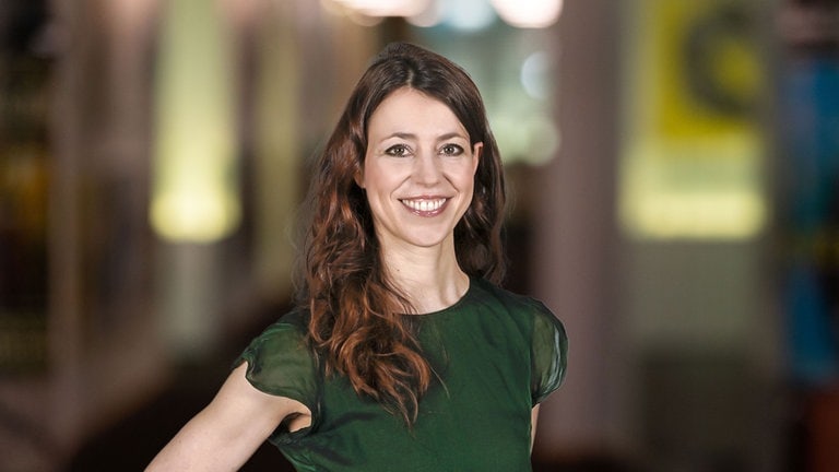 Moderatorin Nicole Köster aus dem SWR1 Team moderiert täglich ausßer samstags zwischen 10 und 12 Uhr die Sendung SWR1 Leute (Foto: SWR) Moderatorin Nicole Köster aus dem SWR1 Team moderiert täglich ausßer samstags zwischen 10 und 12 Uhr die Sendung SWR1 Leute