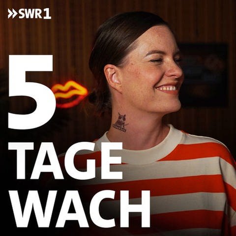 Cora Klausnitzer für den Podcast "5 Tage wach - die kultigste Radio-Hitparade Deutschlands" exklusiv in der  ARD Audiothek (Foto: SWR)