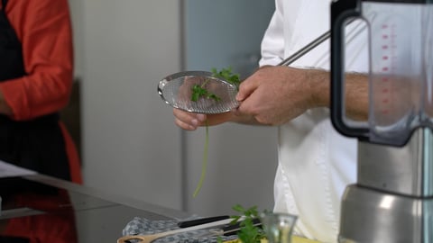 Petersilie rupfen statt zupfen (Foto: SWR)