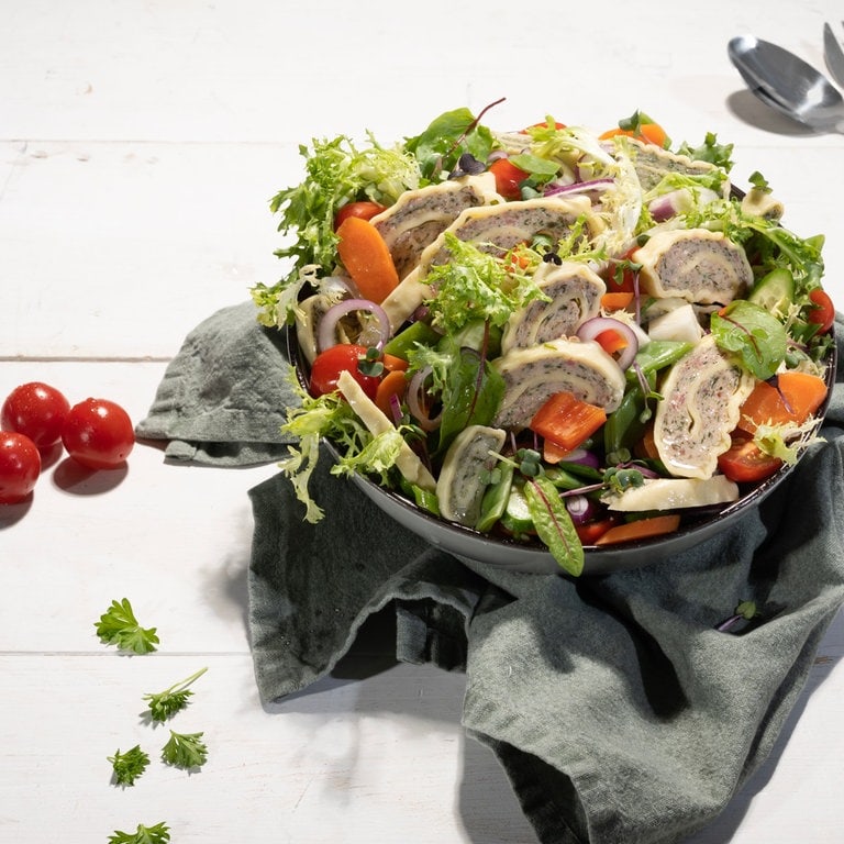 Bunter Maultaschen-Salat (Foto: SWR)
