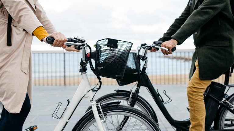 City E-Bikes (Foto: dpa Bildfunk, Picture Alliance)