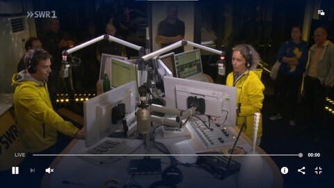 Veit Berthold und Claudia Deeg im Gläsernen Hitparadenstudio in Neuwied (Foto: SWR)