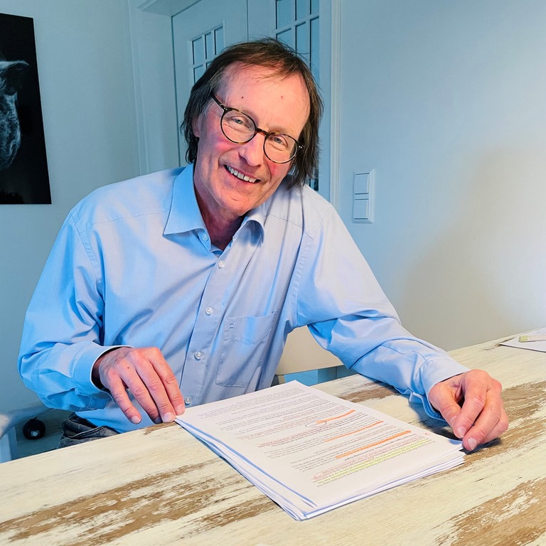 Arno Luik, Journalist und Autor in SWR1 Leute: Nach seiner Krebsdiagnose beginnt er sein Innenleben aufzuschreiben – weit über sein persönliches Befinden hinaus (Foto: SWR, Wilm Hüffer)