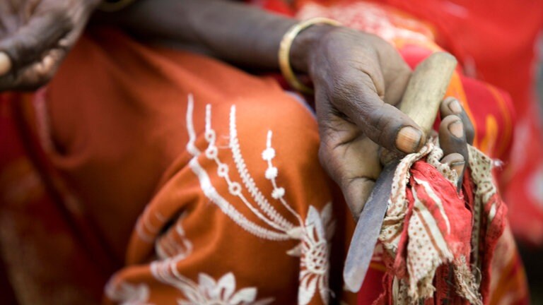 Der Weg zurück zur körperlichen Unversehrtheit - Doku über die Folgen weiblicher Genitalverstümmelung (Foto: picture-alliance / Reportdienste, Unicef/Holt)